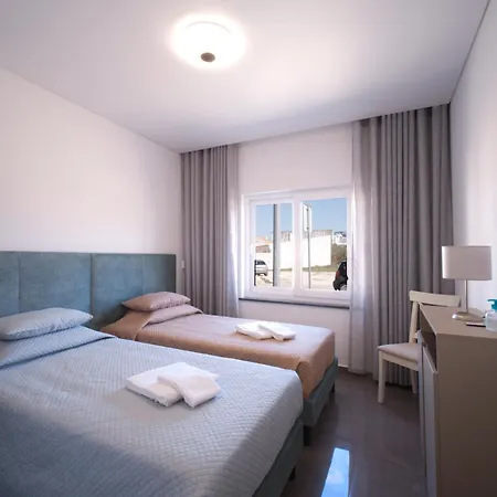 & Surf Lovers With Ac - 巴勒尔